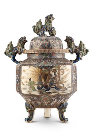 Potiche biansata in porcellana Satsuma con anse e presa del coperchio a cani di