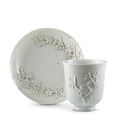 Manifattura di Ginori, Doccia, 1750 circa. Tazza e piattino in porcellana bianc