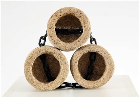 ANTONIO PARADISO 1936 Senza titolo, anni 70 Scultura in pietra e ferro, cm....