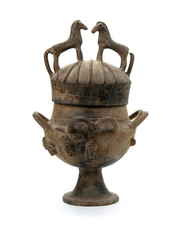 Urna funeraria in ceramica buccheroide con quattro anse e coperchio sormontato da due cavalli   