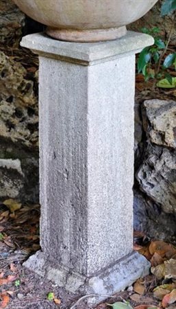 Pilastro agglomerato di pietra   