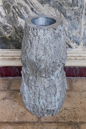 Portaombrelli in alluminio a guisa di tronco scavato   