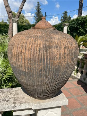 Coppia di grandi vasi rastremati in terracotta    