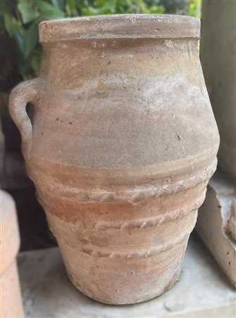 Giara in terracotta con prese laterali   