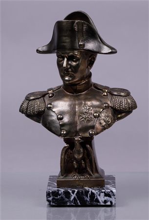 A cast bronze bust of Napoleon on a marble base.H.:m 26,5 cm.