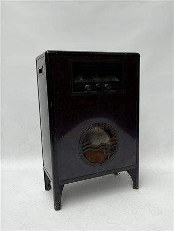 A transistor bakelite Philips radio, circa 1930. In moderate condition,80 x...