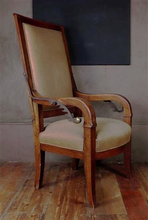 An adjustable planter chair upholstered in green fabric, ca. 1800.