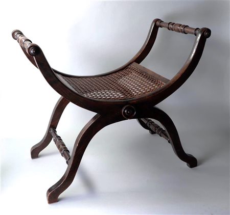 A Savonarola with rattan seat and turned rails. 53 x 60 x 35 cm.