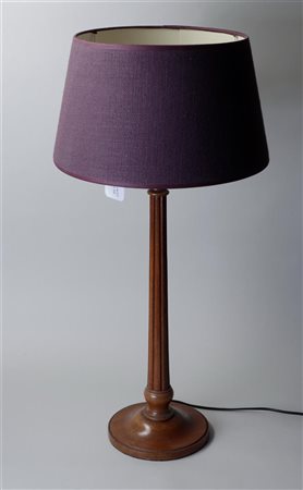 A fruitwood table lamp with an anthracite purple shade, ca. 1900. H.: 62 cm...