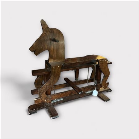 A rocking horse, England early 20th century. 82 x 98 cm.