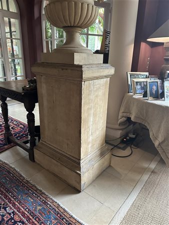 A softwood base. 110 x 53 x 52 cm.