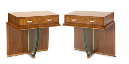 PRODUZIONE ITALIANA Coppia di comodini con struttura in legno e sostegno...