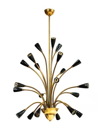 PRODUZIONE ITALIANA Lampadario con struttura in ottone e diffusori in metallo...