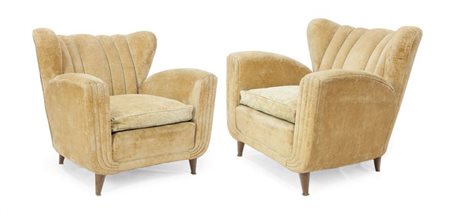 PRODUZIONE ITALIANA Coppia di poltrone con struttura in legno di noce e...