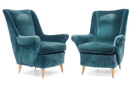 PRODUZIONE ITALIANA Coppia di poltrone con struttura in legno e imbottitura...