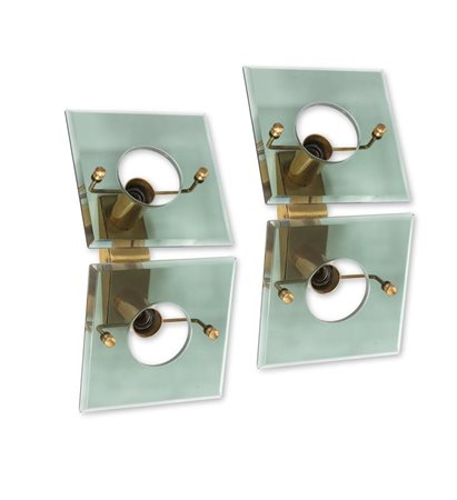 PRODUZIONE ITALIANA Due appliques con struttura in ottone e formelle quadre...