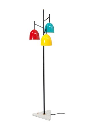 PRODUZIONE ITALIANA Lampada da terra con struttura in metallo laccato,...