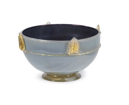 POLI FLAVIO Coppa in vetro di Murano con inclusioni in foglia d'oro e...