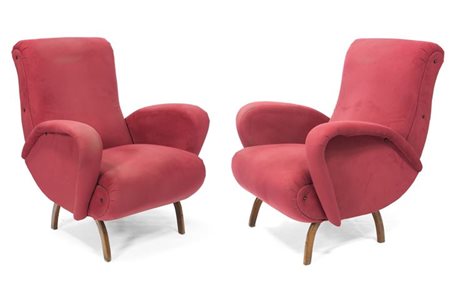 PRODUZIONE ITALIANA Coppia di poltrone con struttura in legno rivestita con...