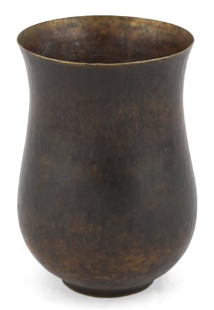  
Vaso in ottone patinato scuro Secondo terzo del XX secolo
Ottone 13,5 x 12 x 12 cm