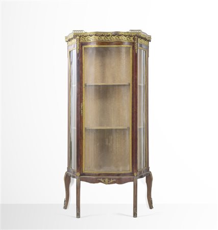  
Vetrina d'epoca stile Impero Metà del XX secolo
Legno, Bronzo 140H x 35L x 70D cm