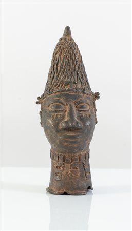 Testa in bronzo. Arte Africana, XX secolo. 