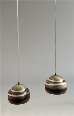 Coppia di piccole lampade a sospensione in terracotta smaltata verniciata marro