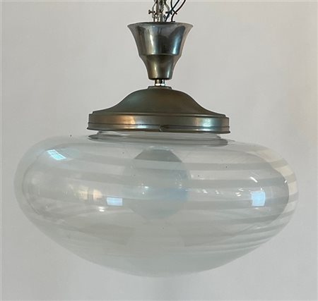 Lampada a sospensione con struttura in metallo e diffusore in vetro soffiato tr