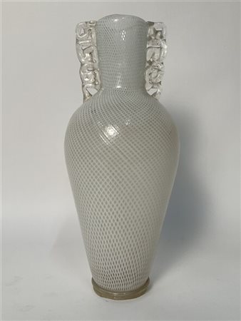 Aureliano Toso Vaso in vetro soffiato a reticello lattimo con morise in vetro tr