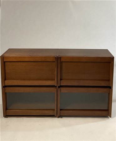 Due mobili contenitore-bar in legno masselLo impiallacciato, ante e ribalta in