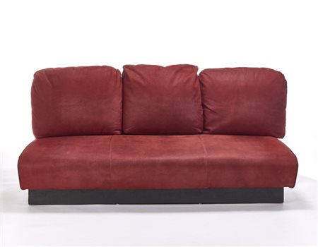 Willy Rizzo (Attribuito)
Divano imbottito a tre posti rivestito in pelle scamosc