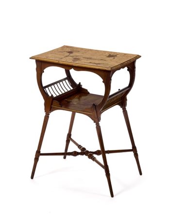 Tavolino con doppio ripiano intarsiato a fiori. Firma incisa Emile Gallè Nancy