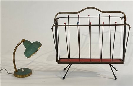 Lotto composto da un portariviste in metallo verniciato nero e cromato ed una l