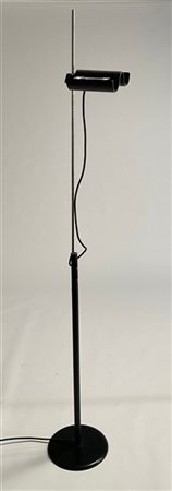 Vico Magistretti Lampada da terra. Produzione Oluce, anni '70. Metallo laccato n