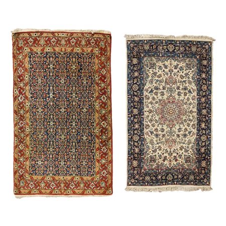 Lotto composto da un tappeto Isphan, Persia, secolo XX con decoro Herati su fon