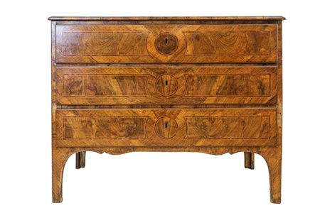 Cassettone lastronato in noce e radica di noce con filettature geometriche in l