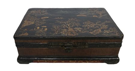 Contenitore in legno e vimini con coperchio laccato e decorato in oro a paesagg