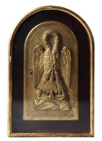 Sportello di tabernacolo in legno intagliato e dorato con pellicano eucaristico