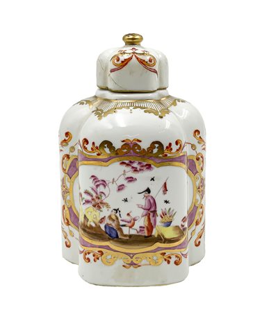 Porta tè con coperchio polilobato in porcellana dipinta in policromia e profila