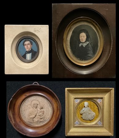 Lotto composto da due miniature su carta del secolo XIX, un rilievo in terracot