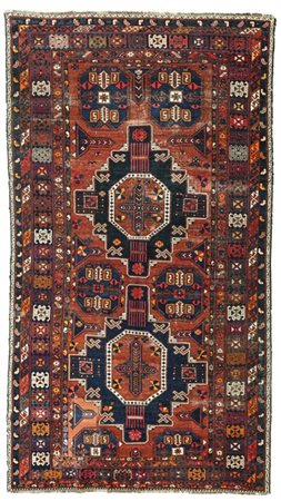 Tappeto Shirwan, Caucaso, secolo XX. Decoro con due medaglioni a fondo blu su c