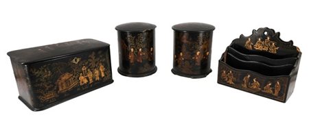 Set in papier-maché laccato e decorato a cineseria in oro composto da cofanetto