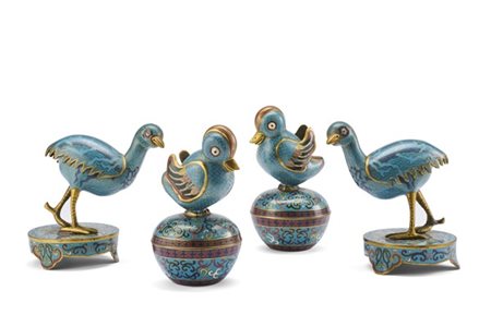 Gruppo di quattro piccoli volatili in smalto cloisonné di misure diverse
Cina,