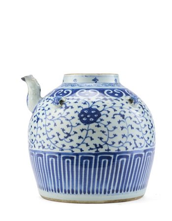 Grande teiera in porcellana bianca e blu decorata con motivi floreali stilizzat