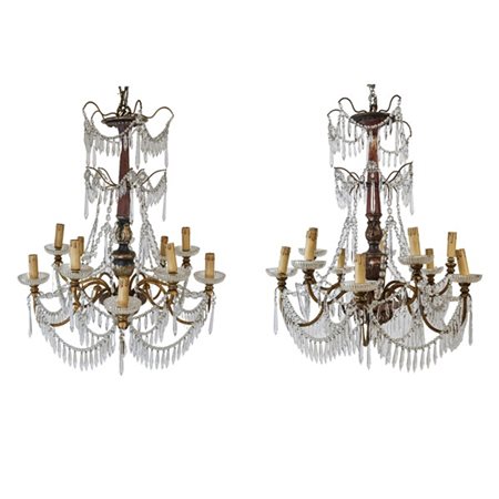 Lotto di due lampadari a dieci luci con fusti in legno tornito e dipinto, bracc