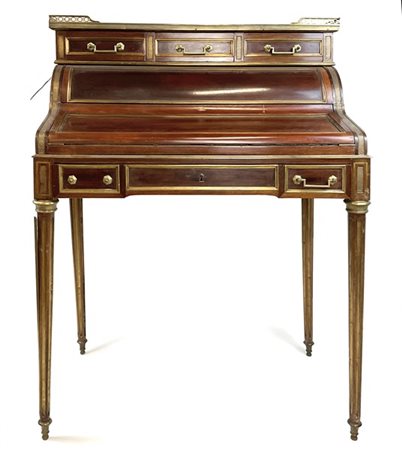 Scrittoio da centro impiallacciato in mogano e filettato in metallo dorato, fro