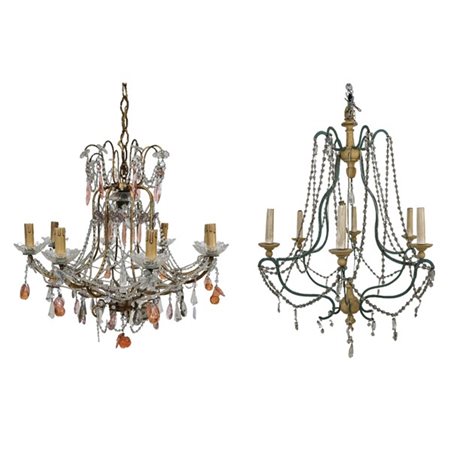 Lotto composto da due diversi lampadari a sei e otto luci con strutture in meta