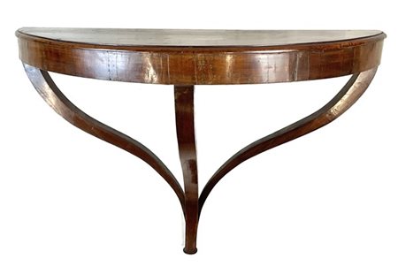 Console a mensola con piano a mezza luna, tre gambe a voluta raccordate (cm 112