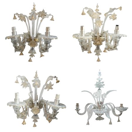 Manifattura di Murano. Gruppo di tre applique a due luci con elementi in vetro