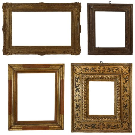 Lotto di quattro diverse cornici di epoche e misure differenti (difetti e manca
